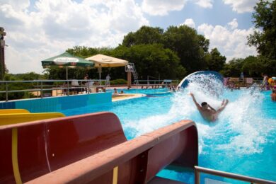 Megújuló medence, játszóház és napelempark: újdonságok a Sárkány Wellness és Gyógyfürdőben
